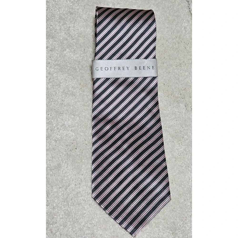 Geoffrey Beene Mens Striped Necktie Navy Pink Silk Easy Care Stain Repellent‎